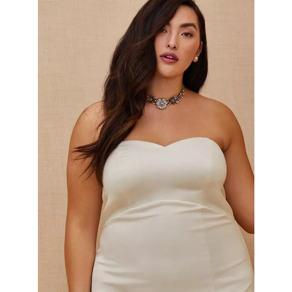 NEW Torrid Ivory White Strapless Satin Flare Wedding Dress Gown SZ 14 - Picture 6 of 16